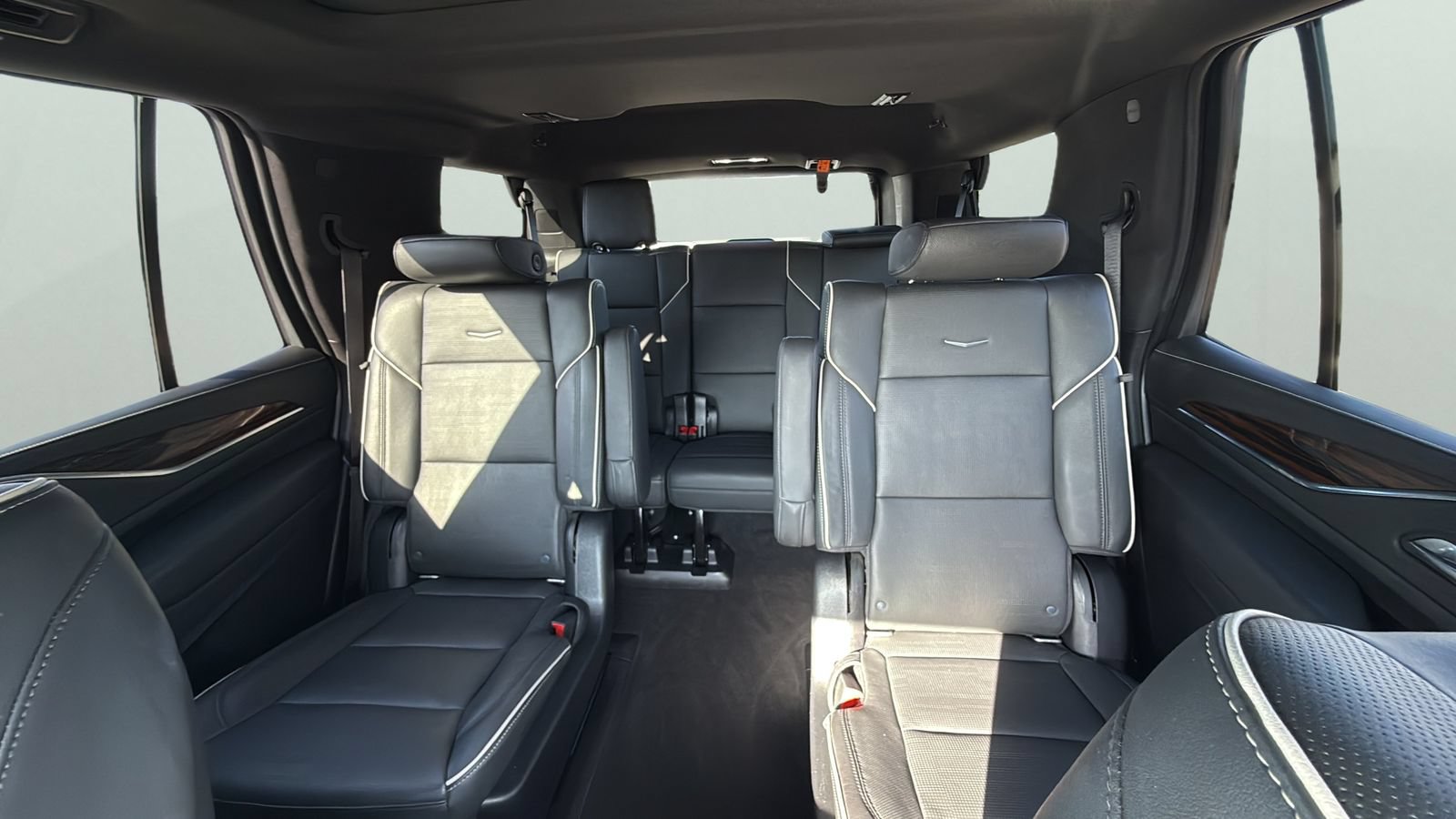 Used 2022 Cadillac Escalade Premium Luxury w/ Performance Package AWD/4WD image 23
