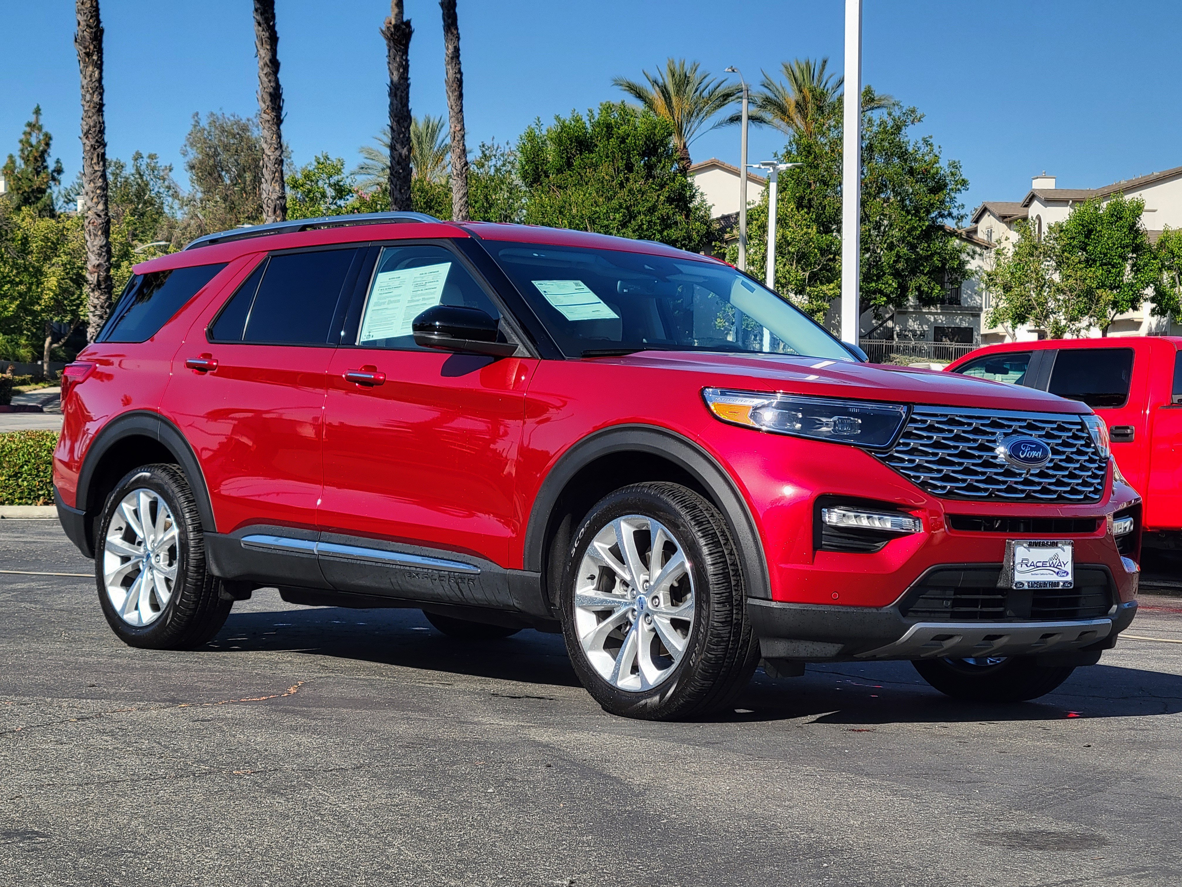 Certified 2023 Ford Explorer Platinum w/ Technology Package AWD/4WD image 1