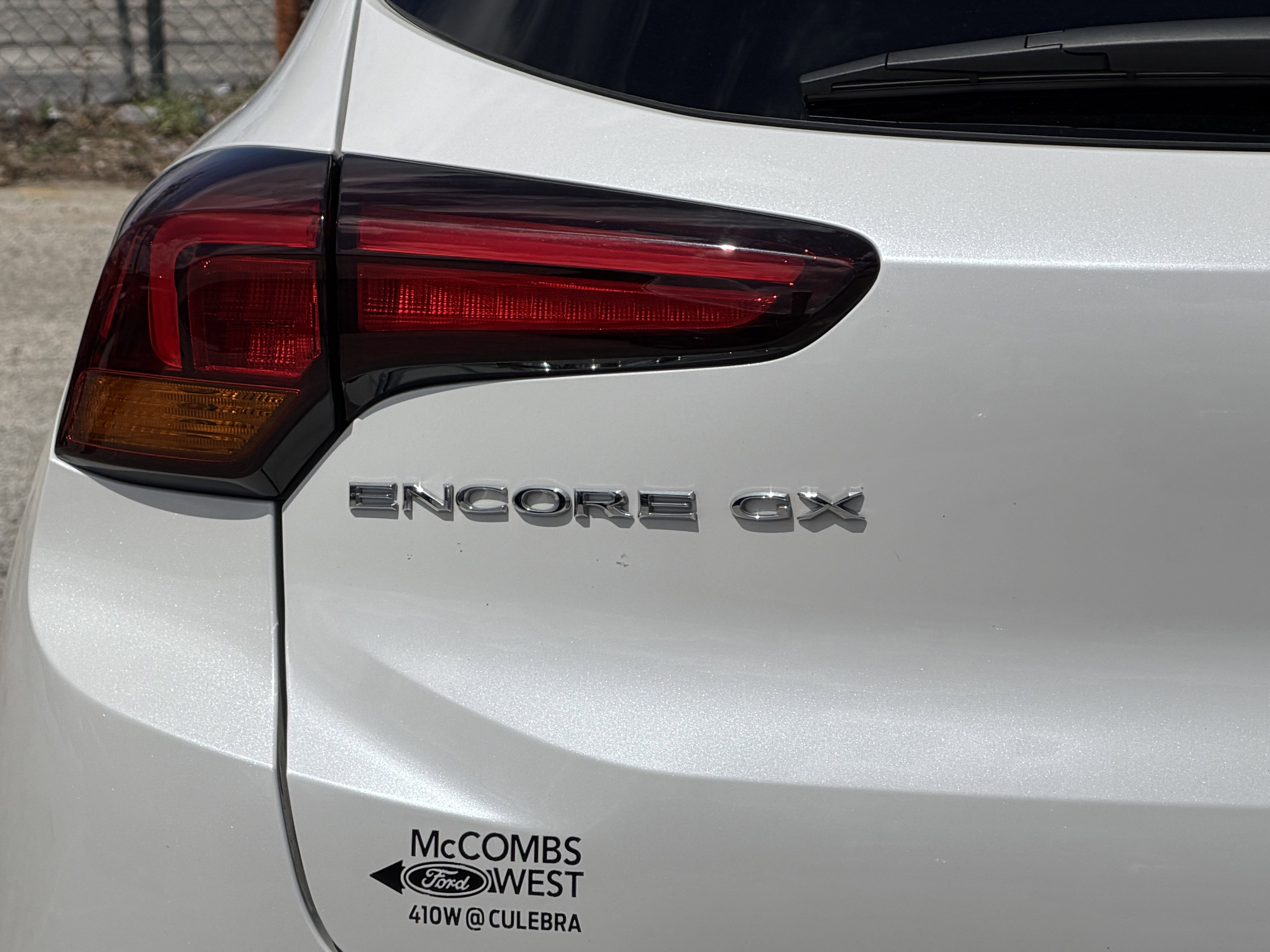 Used 2023 Buick Encore GX Essence w/ Experience Buick Package FWD image 7