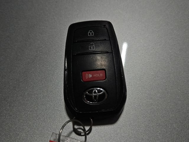 Used 2022 Toyota Corolla Cross LE AWD/4WD image 28