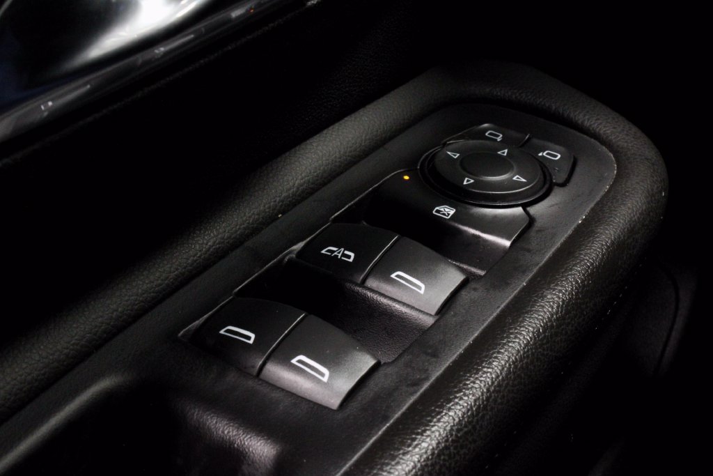Used 2023 GMC Terrain SLE FWD image 25