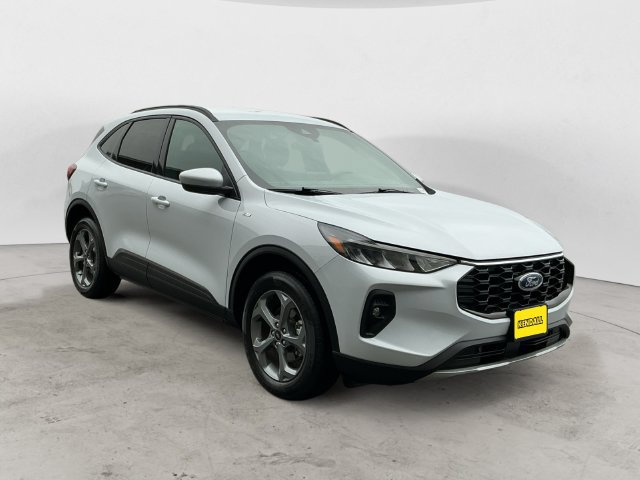Certified 2025 Ford Escape ST-Line Select AWD/4WD image 3