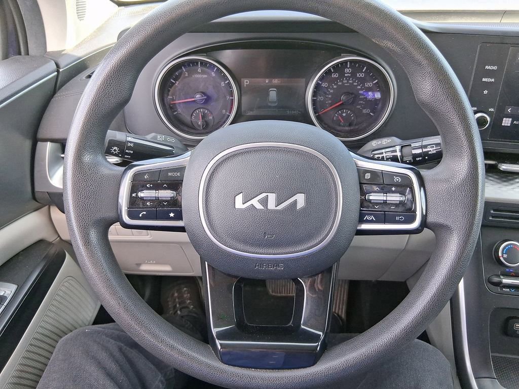 Used 2023 Kia Carnival LX image 25