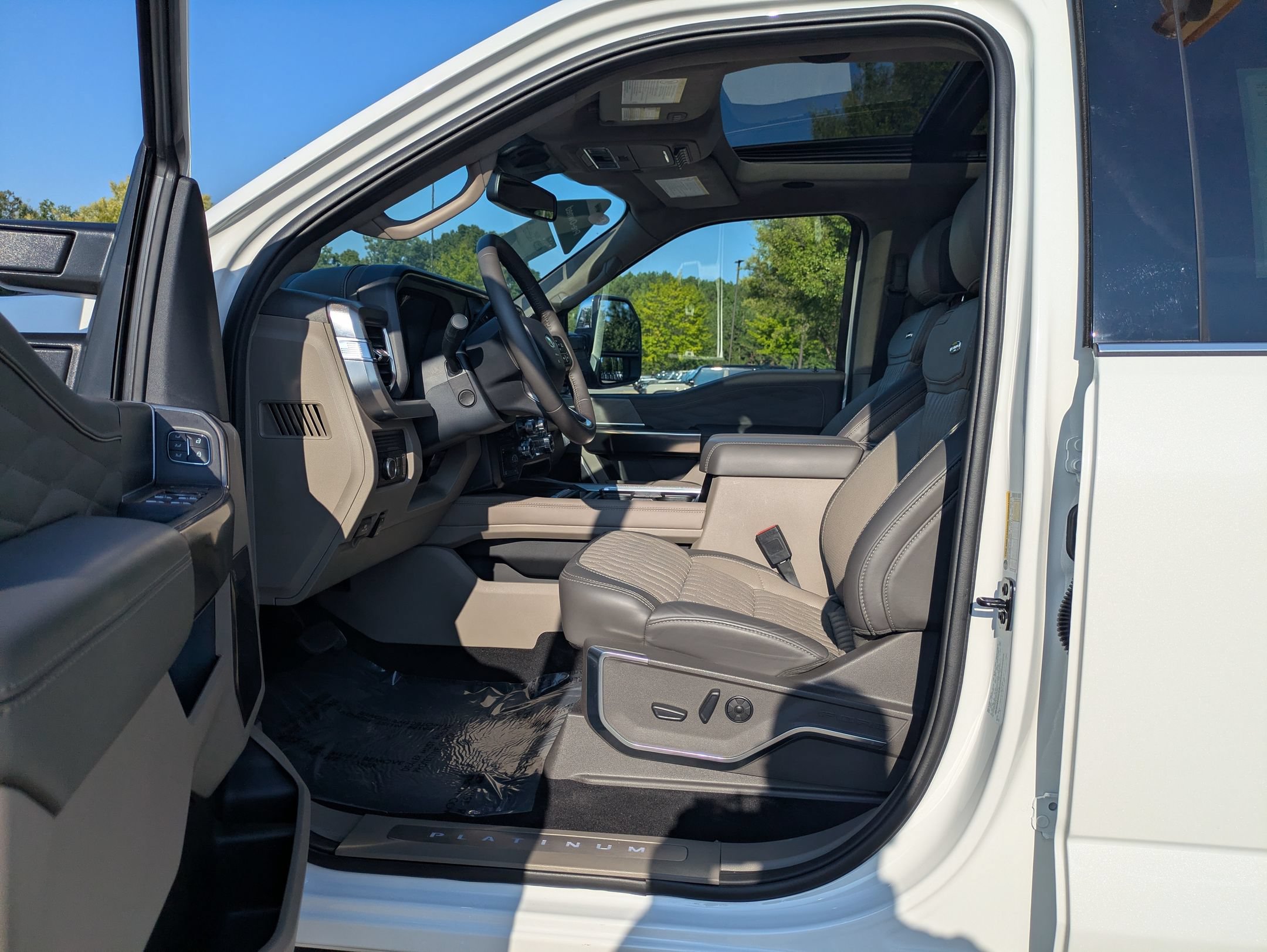 Certified 2026 Ford F250 Platinum w/ Platinum Plus Package AWD/4WD image 13