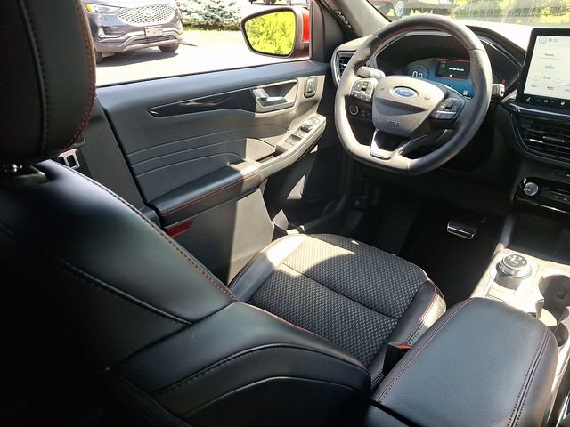 Certified 2023 Ford Escape ST-Line Select w/ Tech Pack #2 AWD/4WD image 17