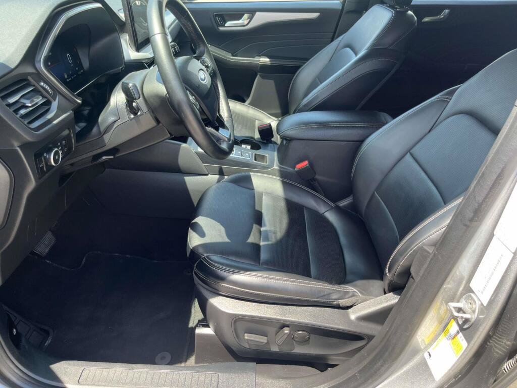 Certified 2024 Ford Escape Platinum AWD/4WD image 17