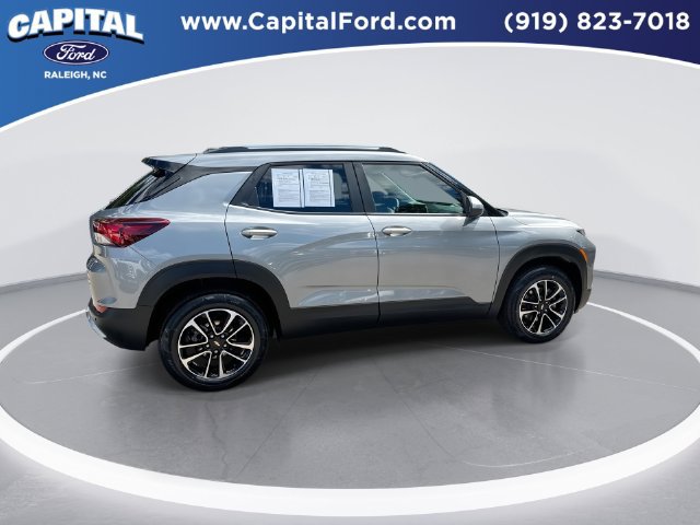 Used 2025 Chevrolet TrailBlazer LT w/ Convenience Package AWD/4WD image 9