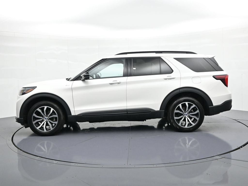 Certified 2025 Ford Explorer ST-Line AWD/4WD image 9