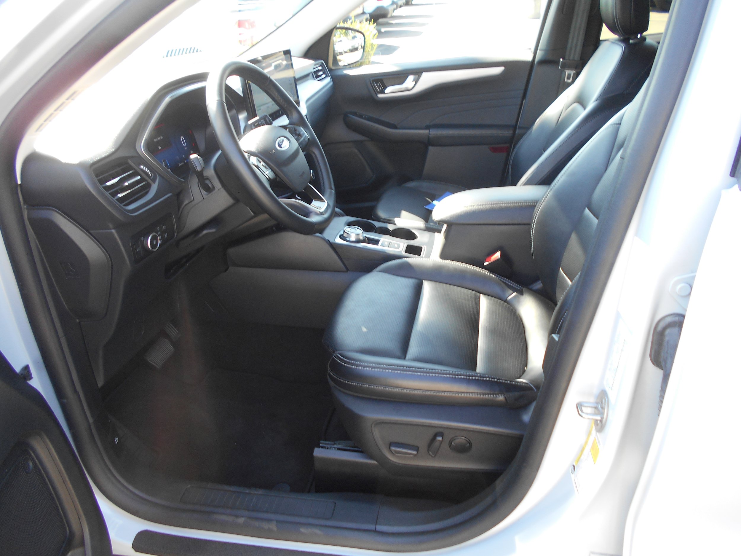 Certified 2025 Ford Escape Platinum AWD/4WD image 2