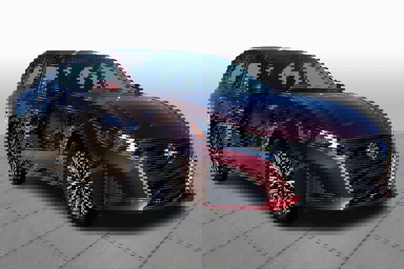 Used 2024 Nissan Altima 2.5 SV w/ SV Premium Package image 2