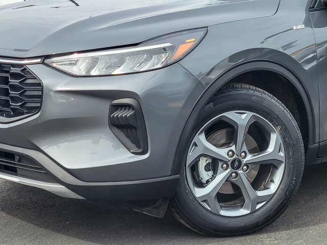 Certified 2025 Ford Escape ST-Line image 9