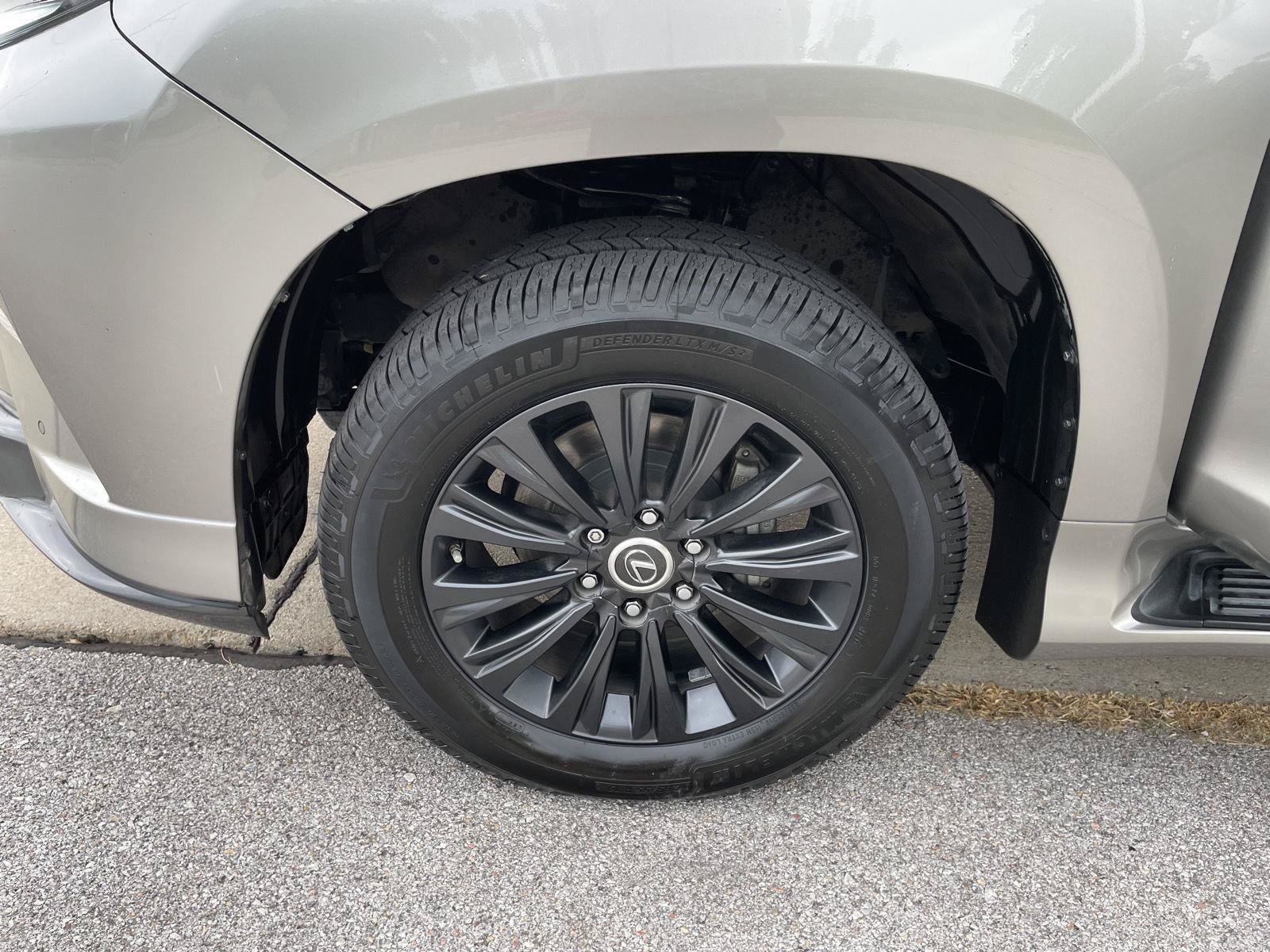 Used 2022 Lexus GX 460 Premium w/ Accessory Package AWD/4WD image 10