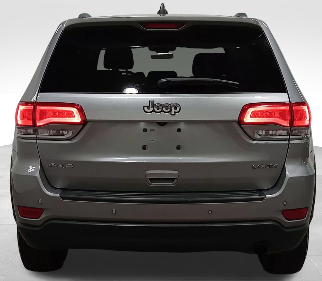 Used 2019 Jeep Grand Cherokee Laredo AWD/4WD image 4