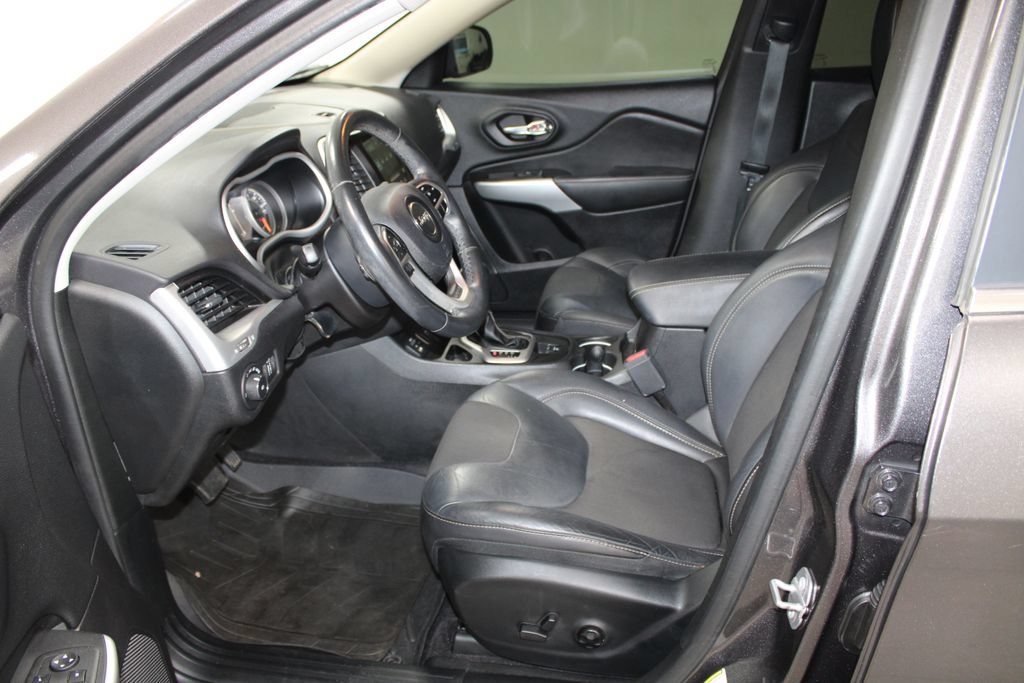 Used 2018 Jeep Cherokee Latitude Plus FWD image 20
