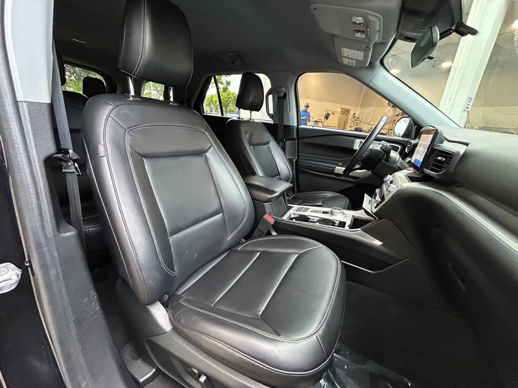 Certified 2022 Ford Explorer XLT w/ Equipment Group 202A RWD image 26