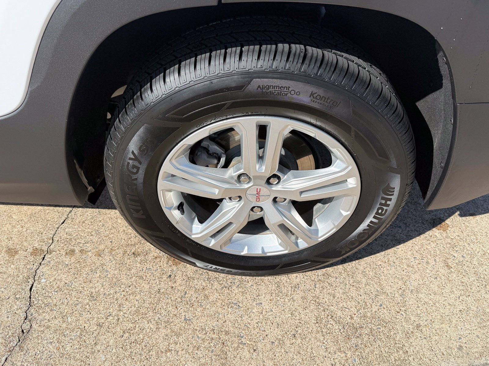Used 2024 GMC Terrain SLE FWD image 9