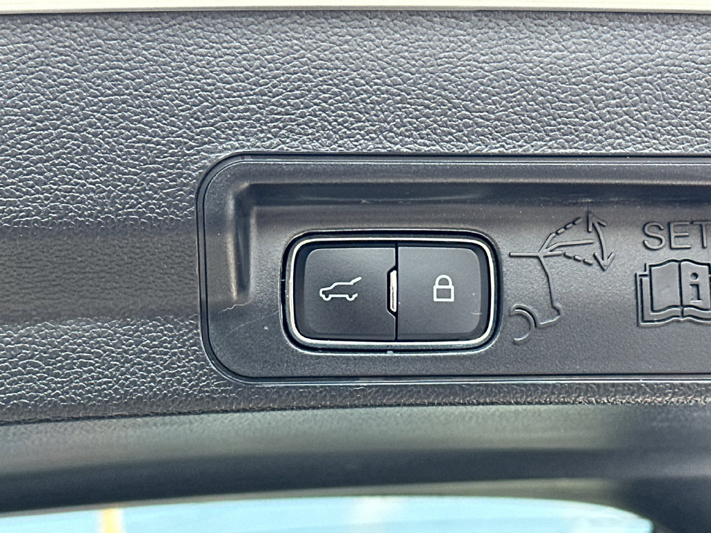 Certified 2023 Ford Explorer Limited AWD/4WD image 19