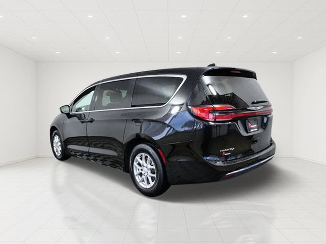 Used 2025 Chrysler Pacifica Select FWD image 4