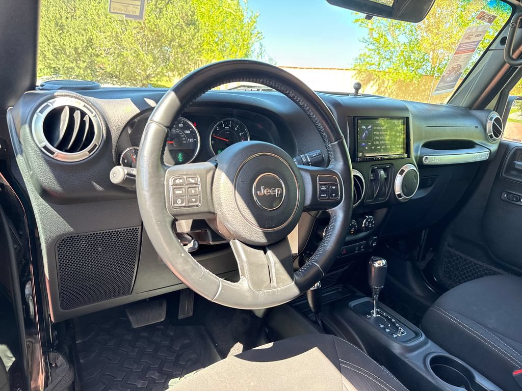 Used 2017 Jeep Wrangler Sahara w/ Dual Top Group AWD/4WD image 15