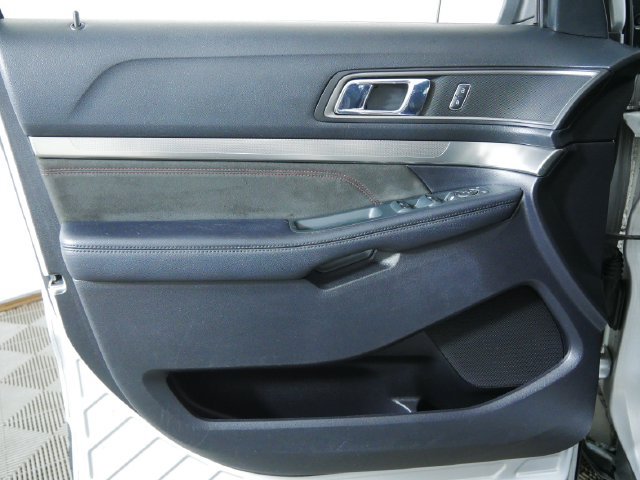 Certified 2018 Ford Explorer XLT w/ Equipment Group 202A FWD image 20