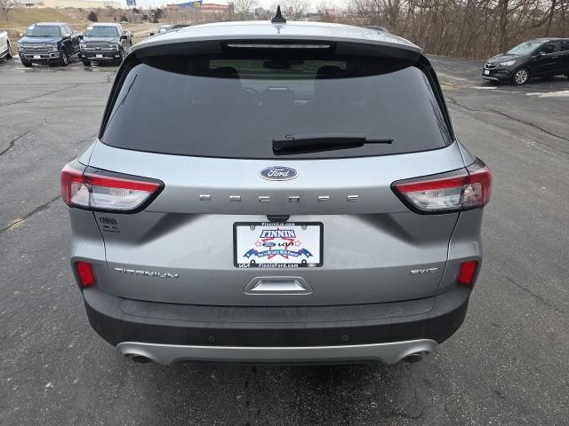 Certified 2022 Ford Escape Titanium AWD/4WD image 3