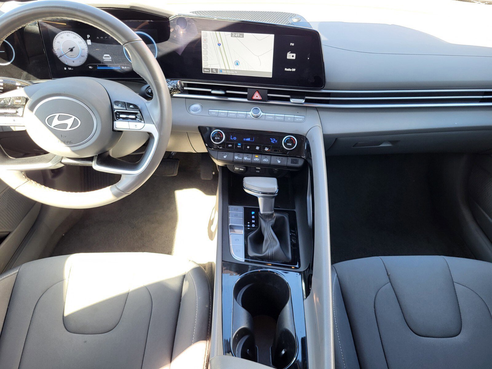 Used 2025 Hyundai Elantra SEL image 15