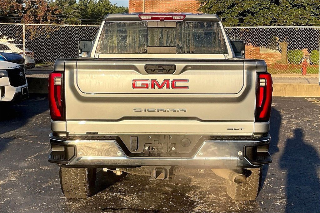 Used 2024 GMC Sierra 2500 SLT w/ SLT Premium Package AWD/4WD image 3
