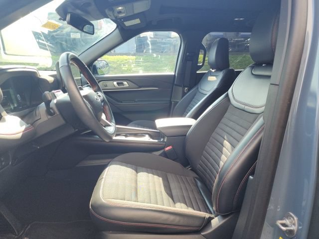 Certified 2025 Ford Explorer ST-Line w/ Premium Package AWD/4WD image 10