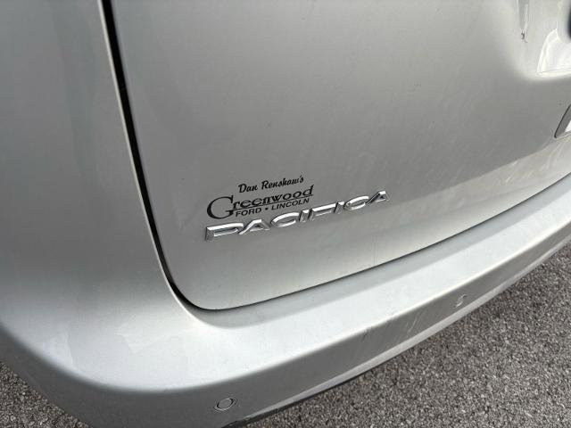 Used 2024 Chrysler Pacifica Touring-L image 24