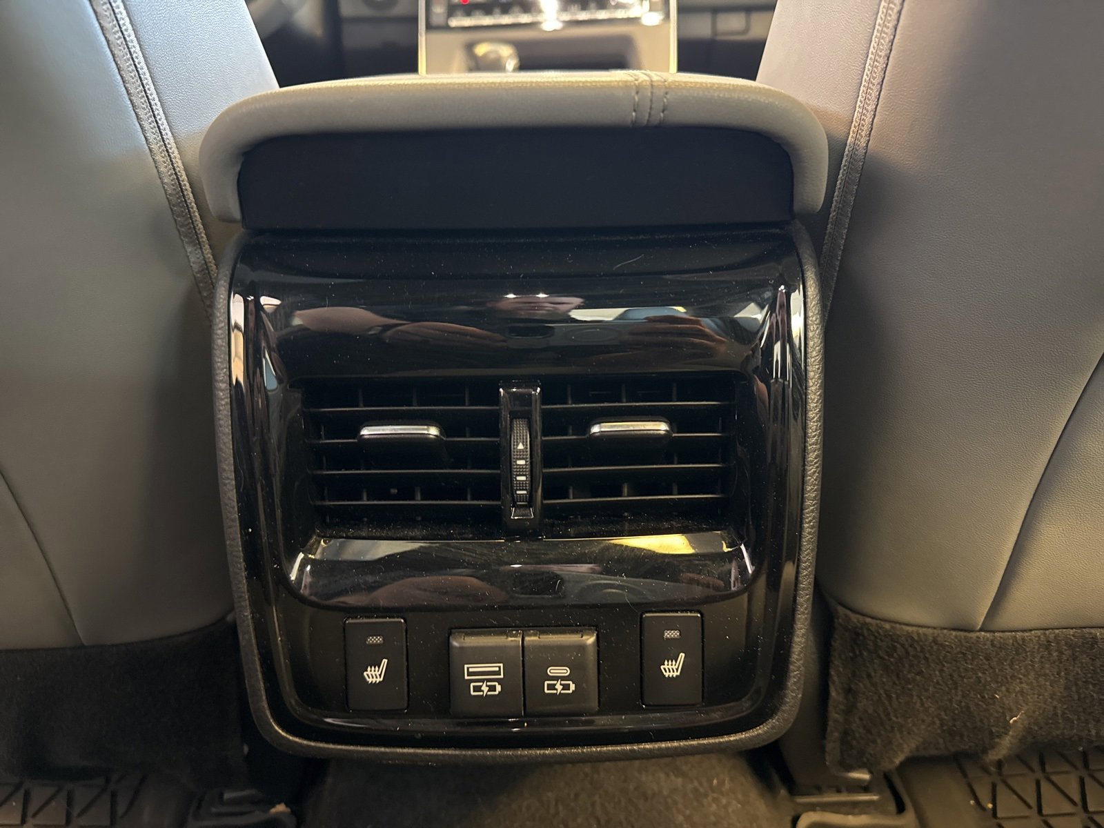 Used 2022 Toyota Avalon Limited w/ Advanced Safety Package image 26