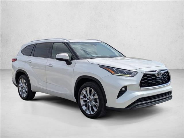 Used 2020 Toyota Highlander Limited FWD image 3