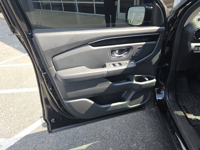 Used 2023 Honda Pilot Touring image 11