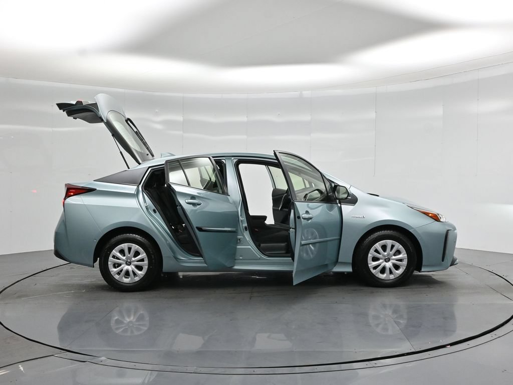 Used 2021 Toyota Prius LE FWD image 5