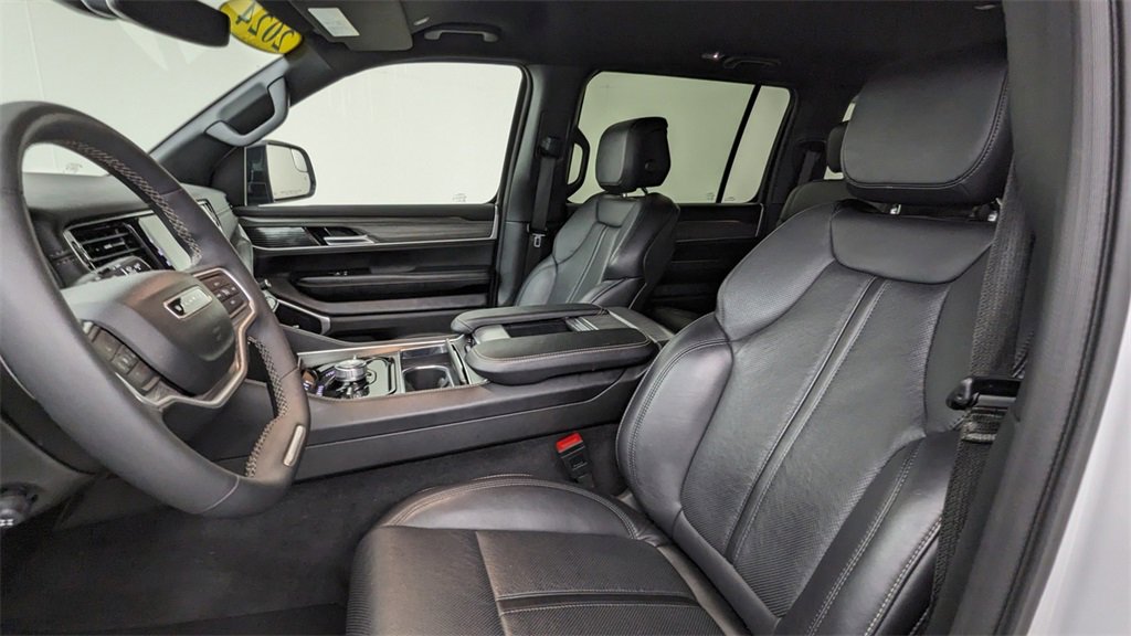 Used 2024 Jeep Wagoneer Series III image 2