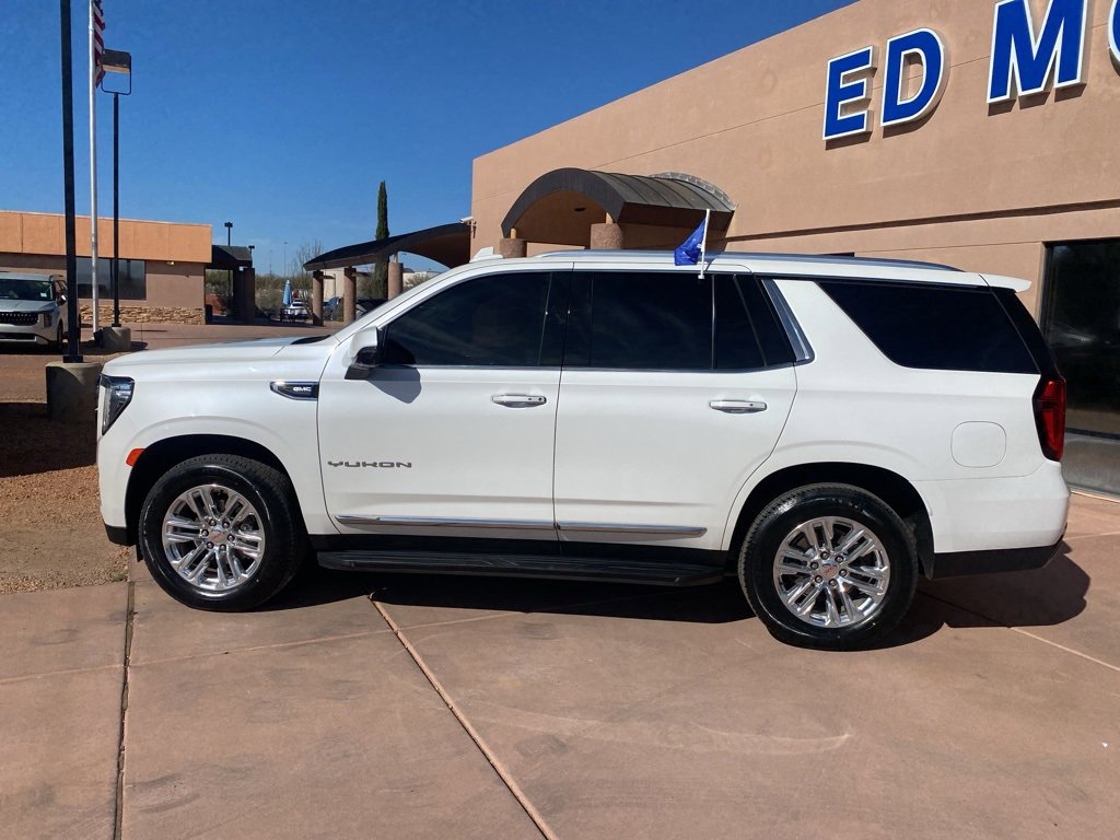 Used 2024 GMC Yukon SLT w/ SLT Luxury Package image 6