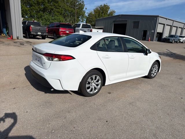 Used 2026 Toyota Corolla LE FWD image 4