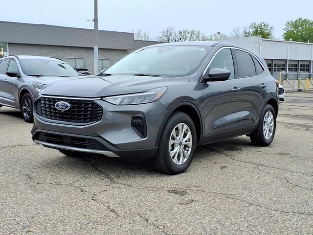 Certified 2023 Ford Escape Active w/ Tech Pack #2 AWD/4WD image 3