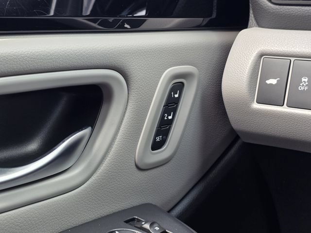 Used 2025 Honda Pilot Touring image 16
