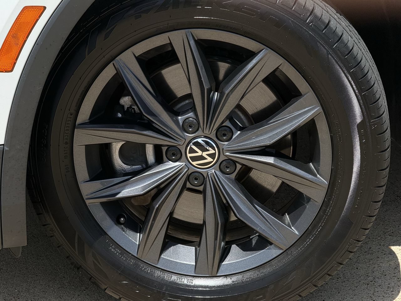 Used 2022 Volkswagen Tiguan SE AWD/4WD image 9