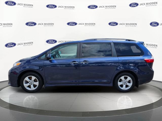 Used 2020 Toyota Sienna LE w/ LE Preferred Package FWD image 2