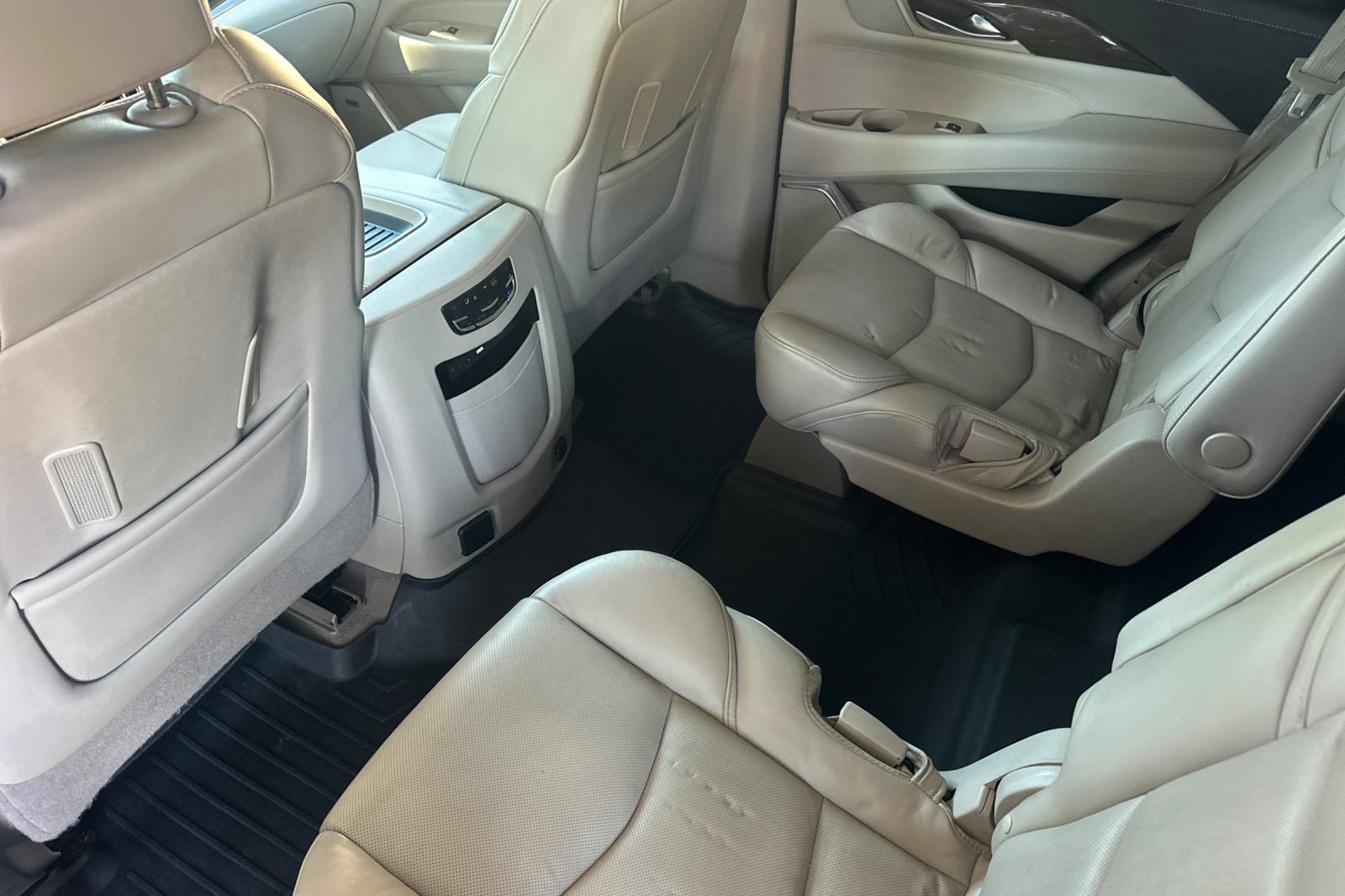Used 2019 Cadillac Escalade Luxury RWD image 14