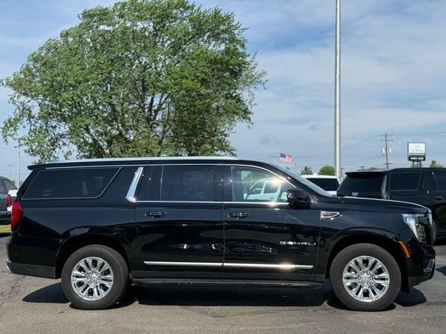 Used 2025 GMC Yukon XL Denali AWD/4WD image 37