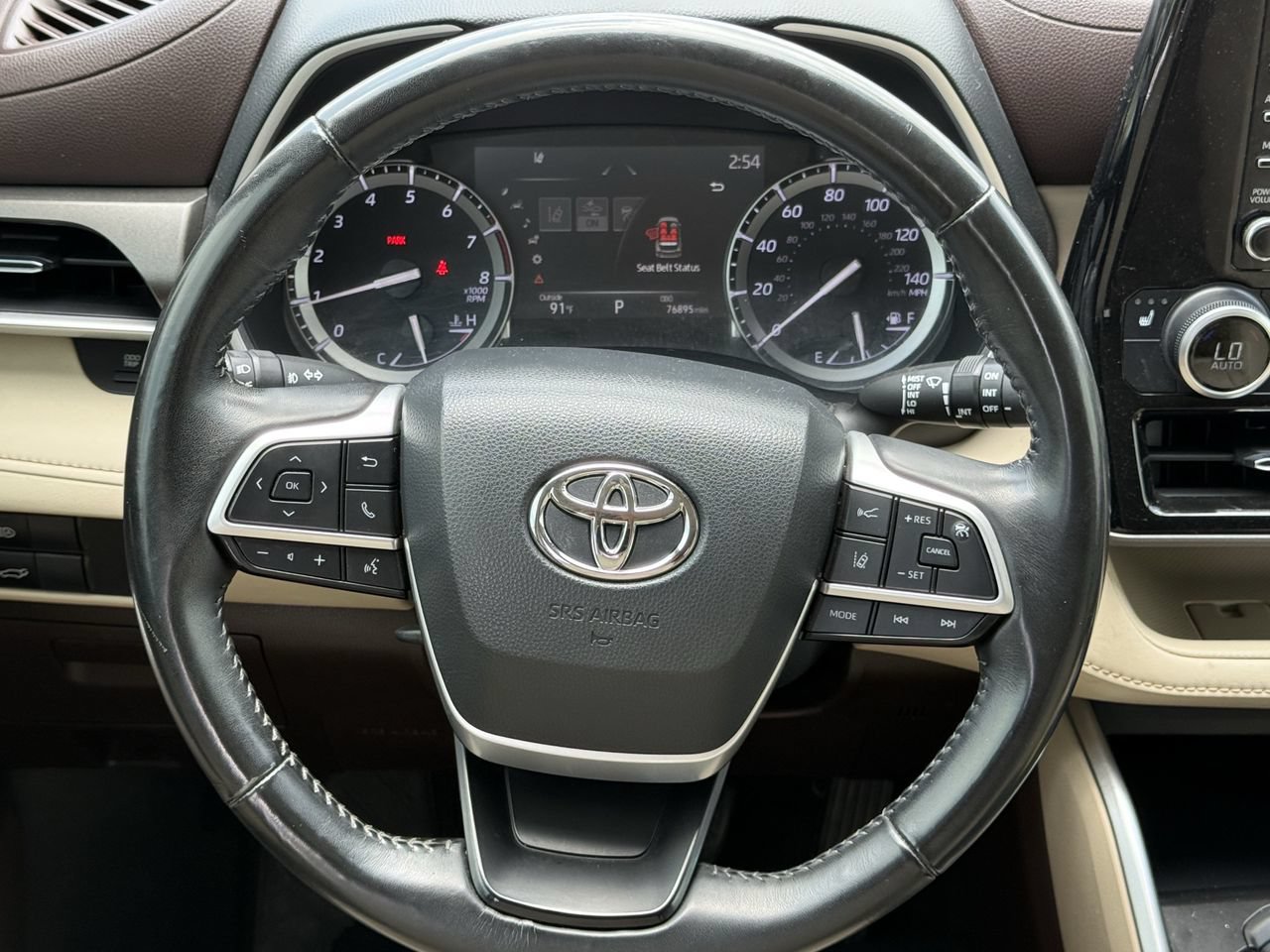 Used 2022 Toyota Highlander XLE FWD image 11