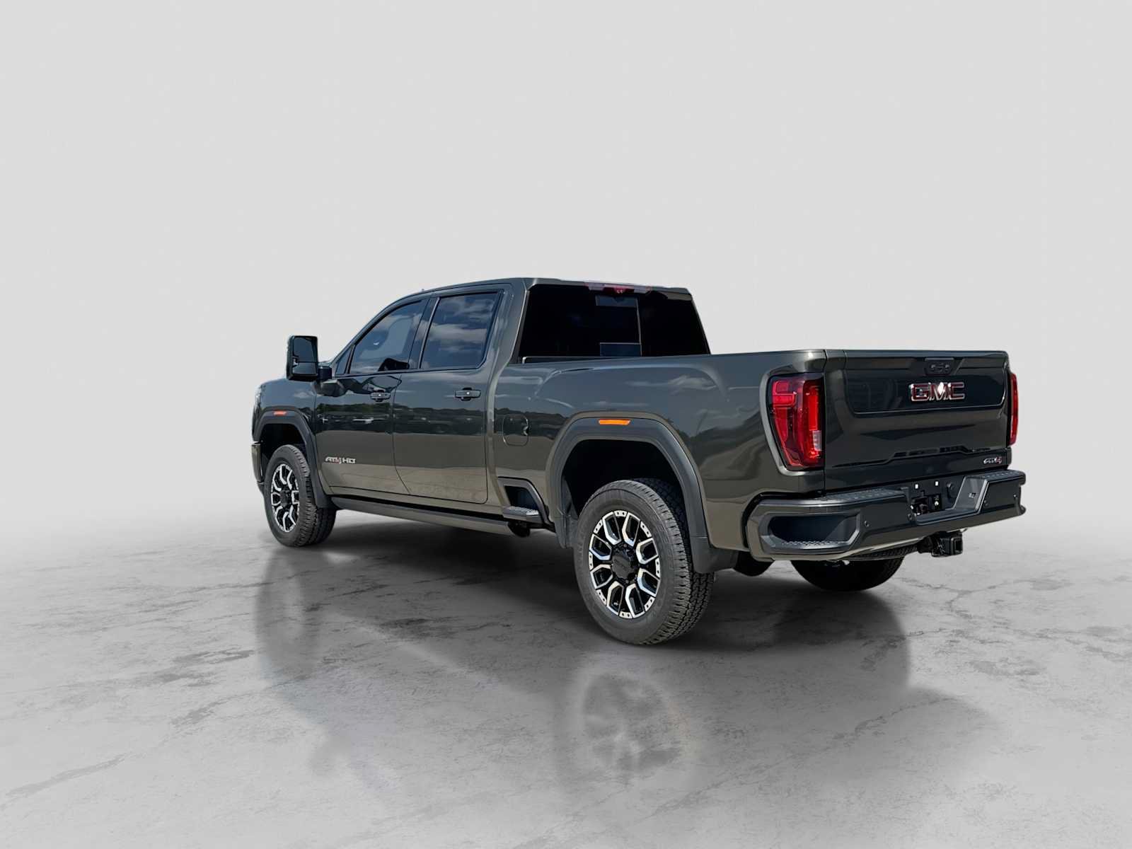 Used 2023 GMC Sierra 2500 AT4 w/ AT4 Premium Plus Package AWD/4WD image 4
