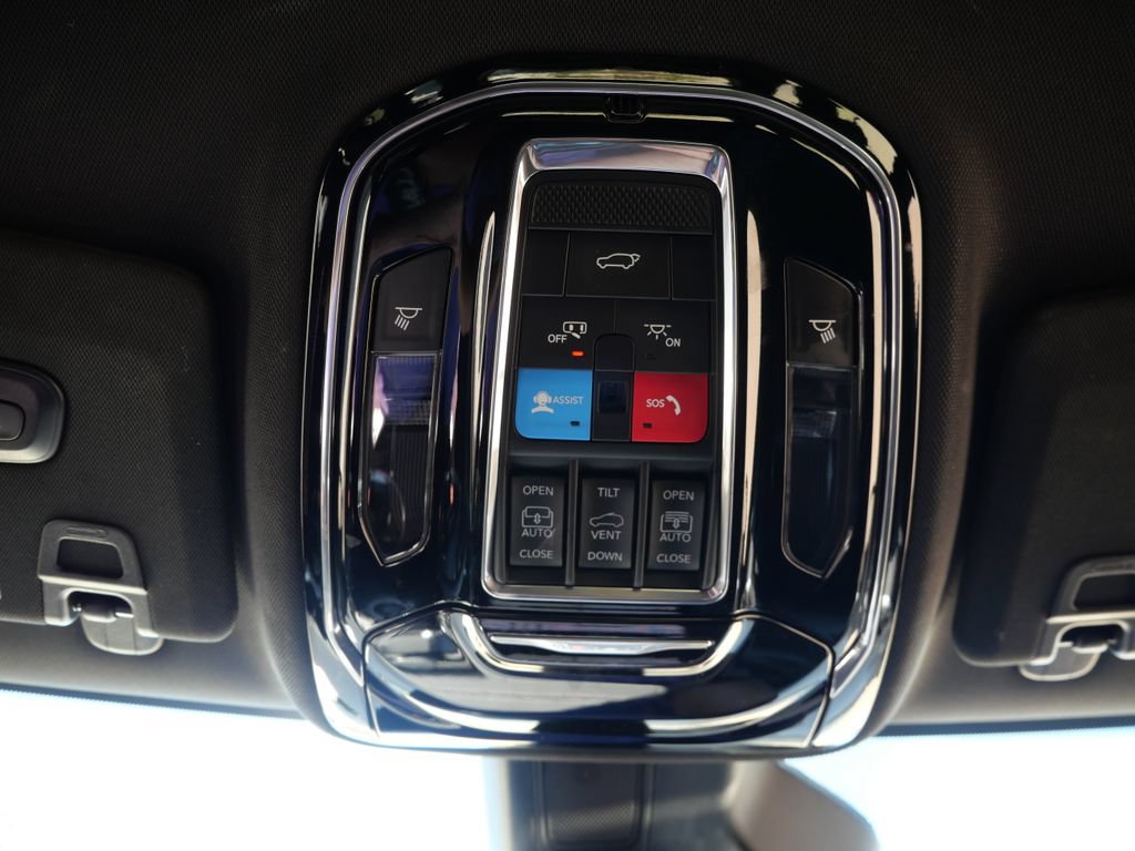 Used 2023 Jeep Grand Cherokee Overland w/ Luxury Tech Group IV AWD/4WD image 36