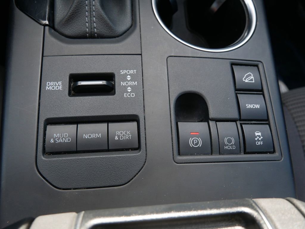 Used 2024 Toyota Highlander LE AWD/4WD image 27