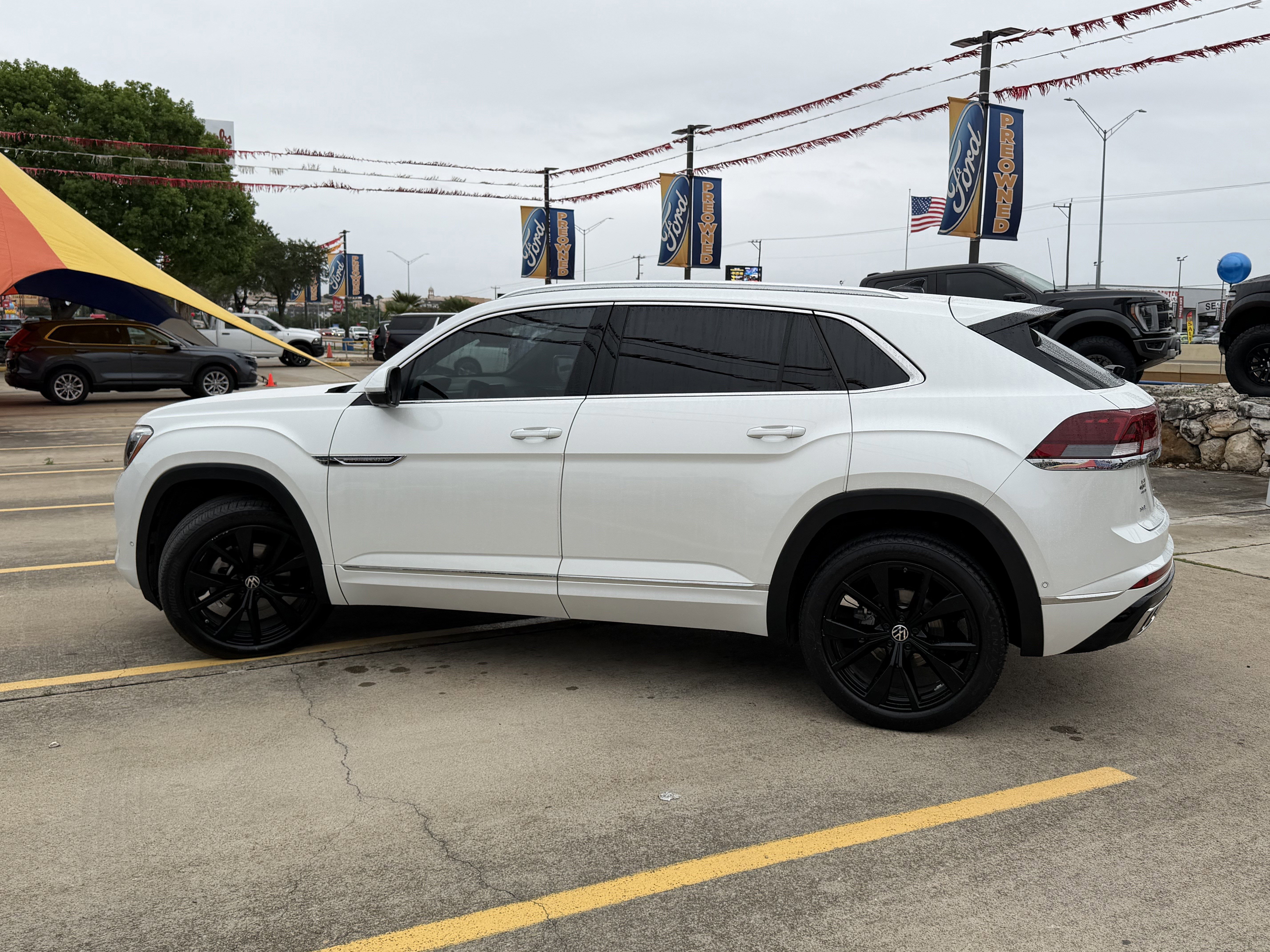 Used 2024 Volkswagen Atlas Cross Sport SEL Premium R-Line image 6