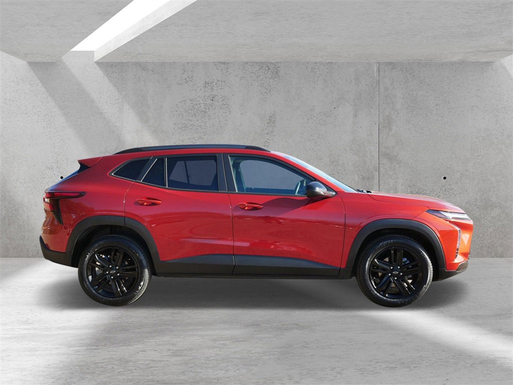 Used 2024 Chevrolet Trax ACTIV image 2