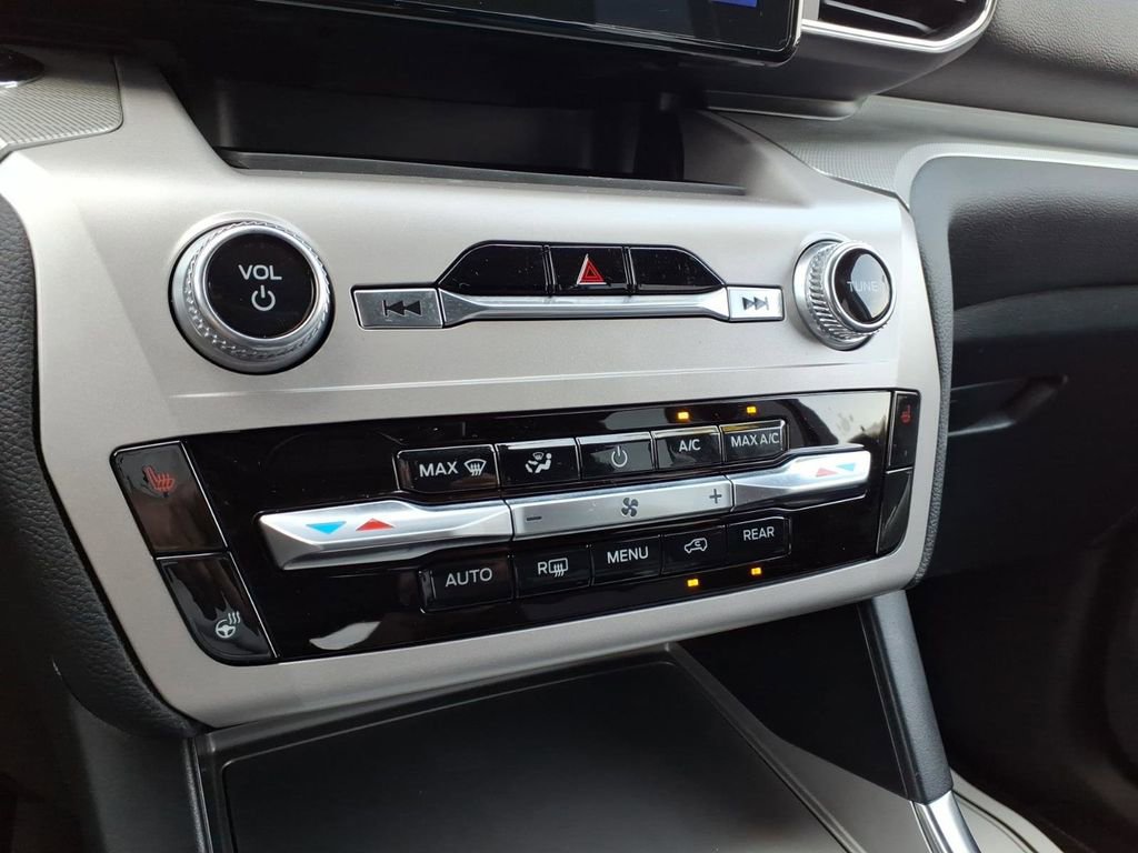 Certified 2024 Ford Explorer XLT w/ Equipment Group 202A AWD/4WD image 23