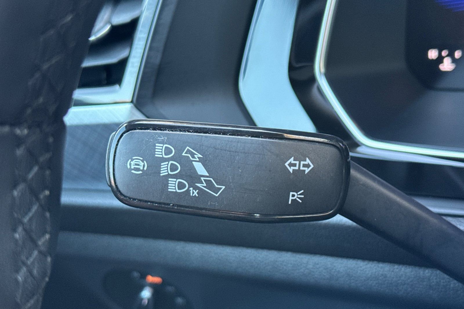 Used 2023 Volkswagen Jetta SE FWD image 36